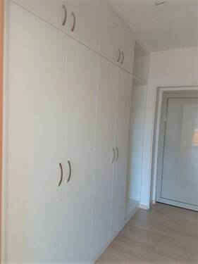 Flur mit Einbauschrank - 2 Zimmer Etagenwohnung in Chemnitz