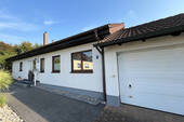 Eingang + Garage - 5 Zimmer Einfamilienhaus zum Kaufen in Pleidelsheim