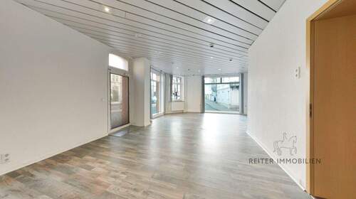 1. Büro mit externen Eingang - Fulda-Innenstadt: Statusobjekt statt Standardfläche: 113 m² pure Präsenz im Herzen Fuldas.