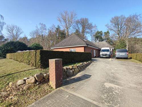 Zufahrt - 3 Zimmer Einfamilienhaus zum Kaufen in Gülze-Teldau