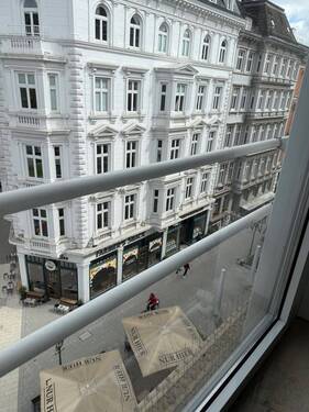 Blick auf die Colonnaden - Büro in Hamburg