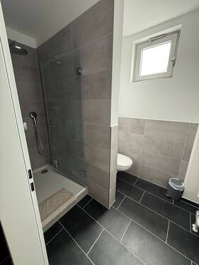 WC 1 von 2 (inkl. Dusche) - 