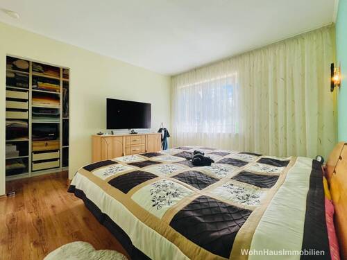 Schlafzimmer OG mit Ankleide - 