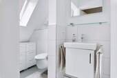 Duschbad mit separierten WC - 