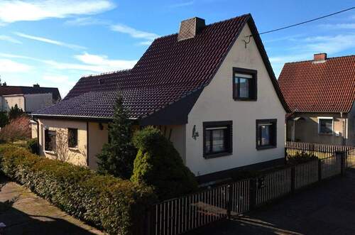 Drohnenaufnahme - Perfekt für junge Familien - Einfamilienhaus mit Einbauküche, saniertem Bad und neuer Heizung (2022)