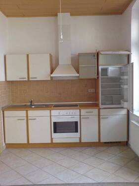 EBK - Schöne 1-Raum-Whg. im DG mit Balkon und Einbauküche, Stellplatz im Hof mgl.
