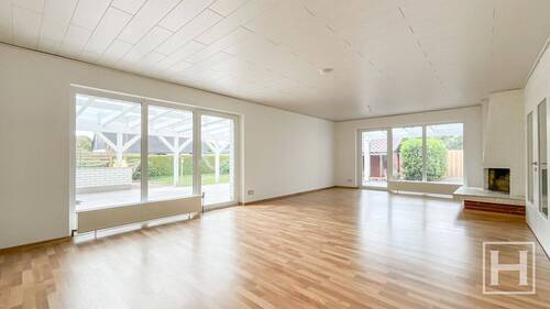 Geräumiger Wohnsalon - 6 Zimmer Einfamilienhaus zum Kaufen in Kisdorf