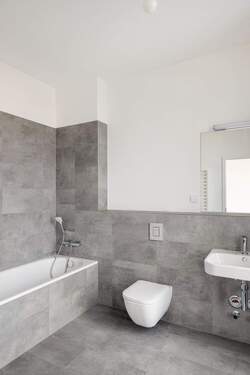 Tagesbelichtetes Wannenbad - 