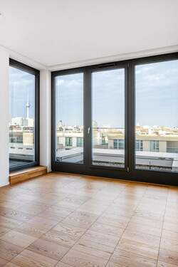 Blick auf den Fernsehturm von Zimmer 2 - Zwei Terrassen für ein Panorama: Licht und Aussicht zwischen Mitte und Kreuzberg