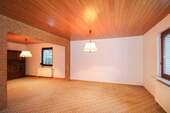 Wohnzimmer EG - 6 Zimmer Einfamilienhaus in Ehrenburg