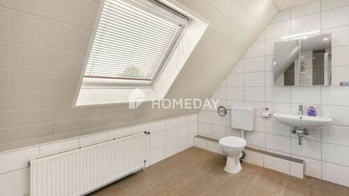 Haus 19 DG Badezimmer 1 - 