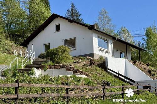 Außenansicht - BERK Immobilien - Charmantes Einfamilienhaus in idyllischer Hanglage von Rothenbuch
