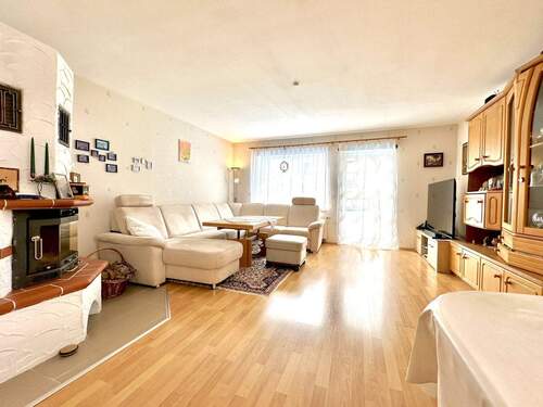 Wohnzimmer mit Terrassen Ausgang - 