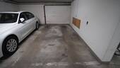 Der im Kaufpreis bereits enthaltene Tiefgaragenstellplatz verfügt schon über eine Haushaltssteckdose zum Laden von E-Autos - 