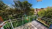 Vom kleineren Balkon aus haben Sie einen wunderbaren Blick in das grüne Innenkarree - 