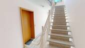 Das Treppenhaus in der 3. Etage - hell und gepflegt - 