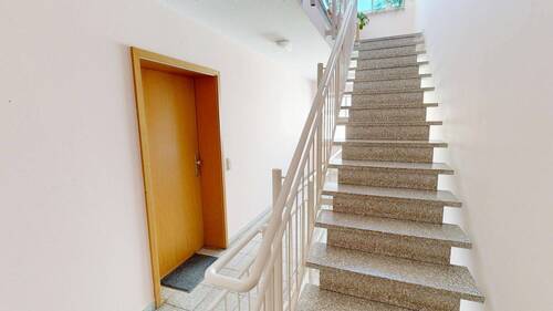 Das Treppenhaus in der 3. Etage - hell und gepflegt - 