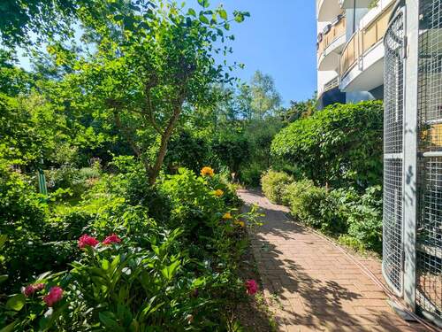 Weg hinter dem Haus - 