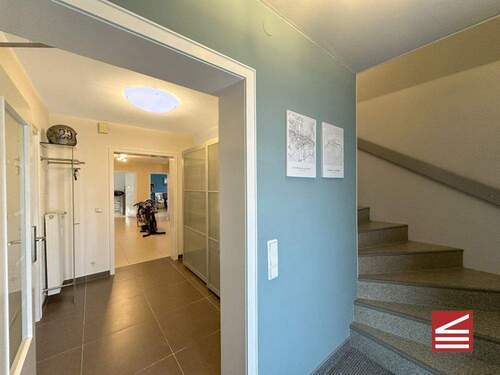 Flur u. Aufgang DG - 