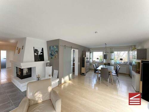 Blick vom Wohn- in den Essbereich - 