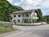 Rundum Bergblick, ruhige Lage - WohnenArbeiten, ruhige Gewerbe möglich, Chiemseenähe, Haus mit 12 Zimmer, 7 DuschenWC, Bergblick