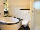 Mit Wanne und Dusche - 