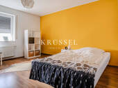 Helles Schlafzimmer mit Platz zum Wohlfühlen - 