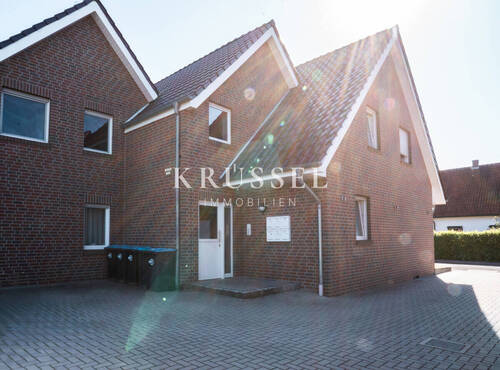Gepflegter Hauseingang mit hellem Ambiente - 3 Zimmer Etagenwohnung in Lingen