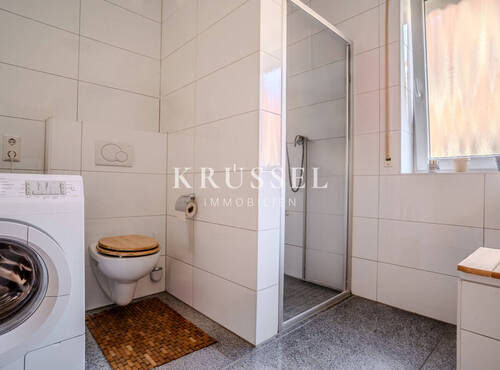 Gepflegtes Bad mit komfortabler Raumaufteilung - 