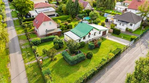 Haus von oben - 2 Zimmer Einfamilienhaus zum Kaufen in Berlin / Biesdorf