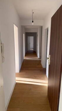 Flur - 4 Zimmer Etagenwohnung zur Miete in Kassel