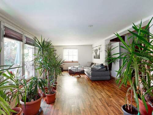 Titelbild - Bezugsfreies Einfamilienhaus mit großem Garten, Süd-Terrasse & Pool