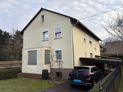Ansicht seitlich mit Carport - 9 Zimmer Mehrfamilienhaus, Wohnhaus in Boos