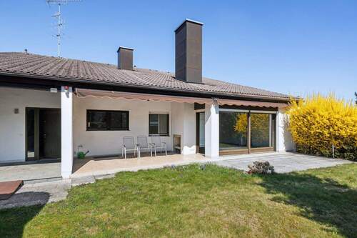 Hausansicht - 5 Zimmer Einfamilienhaus zum Kaufen in Pöring