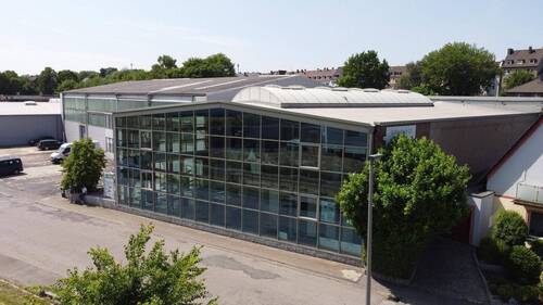 Bild 1 - Gewerbehalle mit Bürogebäude - 3.600.000,00&nbsp;EUR Kaufpreis,
