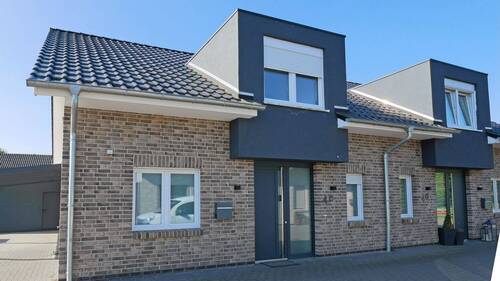 M664 Frontansicht - Neuwertige DHH in Goldenstedt Heide