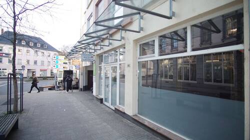 Ansicht von rechts - Limburg City: Ladenlokal in Verbindungsachse zwischen Altstadt & Neustadt