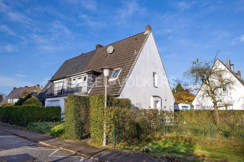 Hausansicht - 5 Zimmer Doppelhaushälfte zum Kaufen in Hamburg