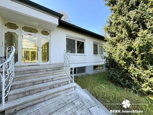 Eingang - Einfamilienhaus mit 411,90 m&sup2; in Bessenbach zum Kaufen