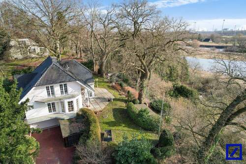 Drohnenansicht - Stilvolle Großzügigkeit auf parkähnlichem Grundstück - Freistehendes EFH mit Galerie, Kachelofen und Lesumblick