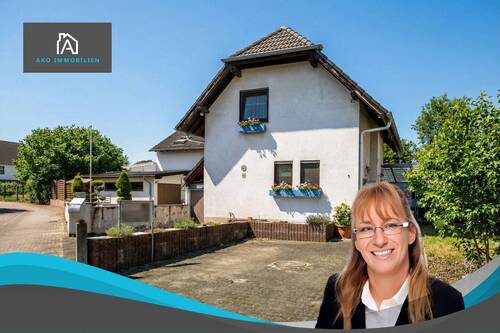 Straßenansicht - Genau richtig statt zu groß: Charmantes Zuhause mit Garten und Potenzial * Keine Käuferprovision