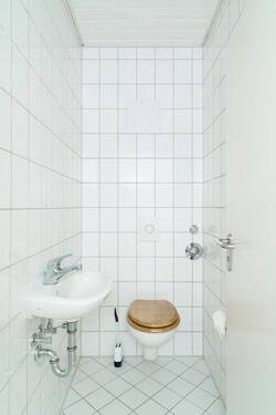 WC - 