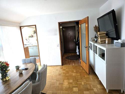 vom Esszimmer zum Eingangsflur - Etagenwohnung mit 95,00 m² in Stuttgart zum Kaufen