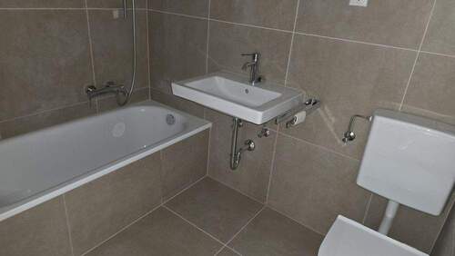 Bad mit Wanne - 