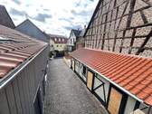 Innenhof mit Nebengebäude - 