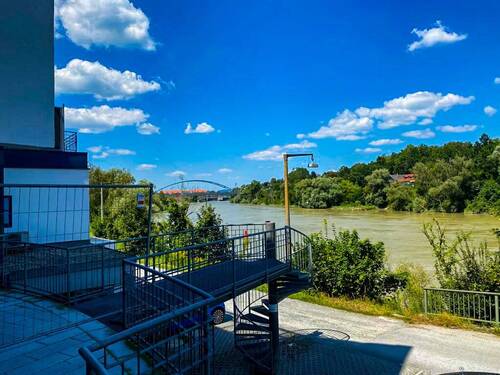Ausblick - Zentrumsnahe, helle & modernisierte Gewerbefläche in Passau