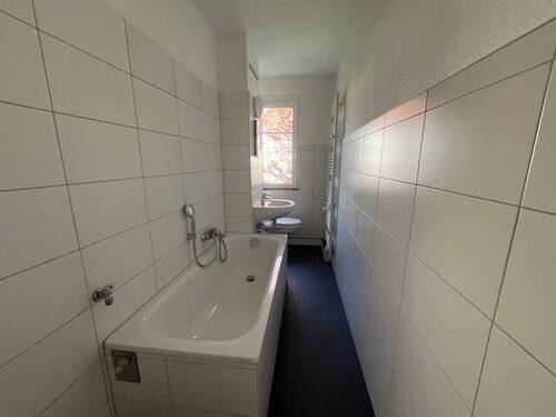 Bad.jpg - 2 Zimmer Etagenwohnung zur Miete in Zwickau