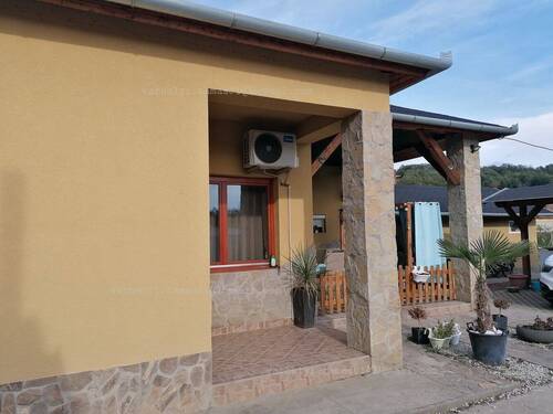  Terasse + Eingang - 4 Zimmer Mehrfamilienhaus, Wohnhaus zum Kaufen in Letenye nah