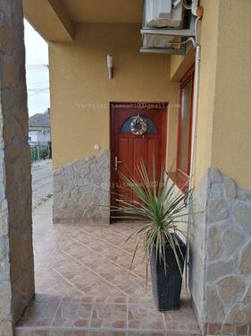 Eingang - Mehrfamilienhaus, Wohnhaus mit 140,00 m&sup2; in Letenye nah zum Kaufen