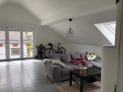 Blick zum Wohn-Eßbereich - komplett sanierte moderne 3 Zi-Wohnung